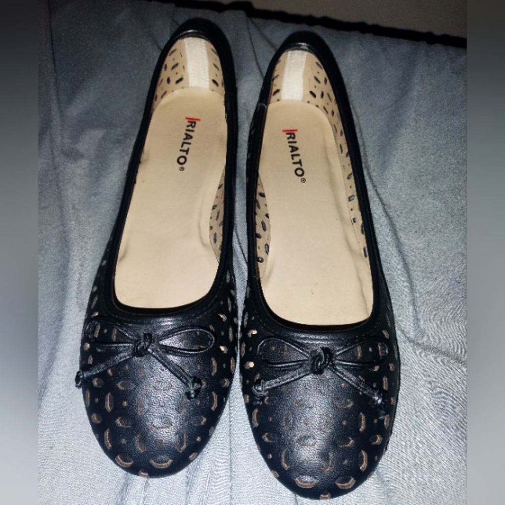 Ritalto black size 8 women's flats